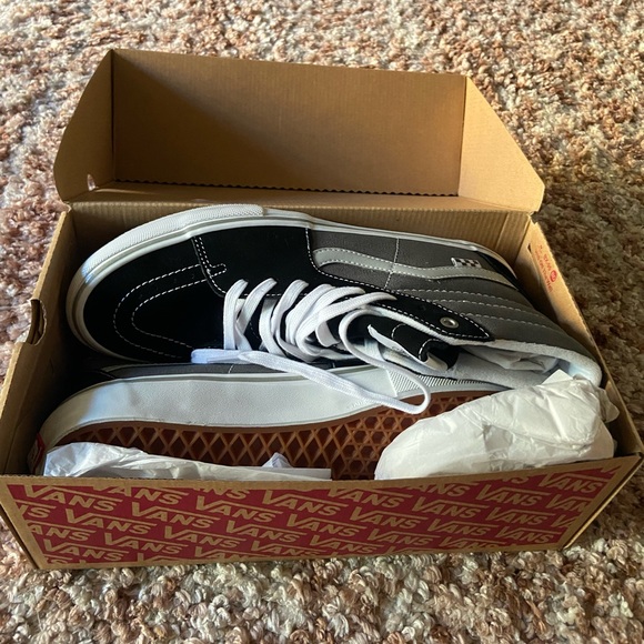 SK8 Reflective Hightop Vans in Black and Grey Men’s size 12 Brand new with Box - Picture 2 of 5